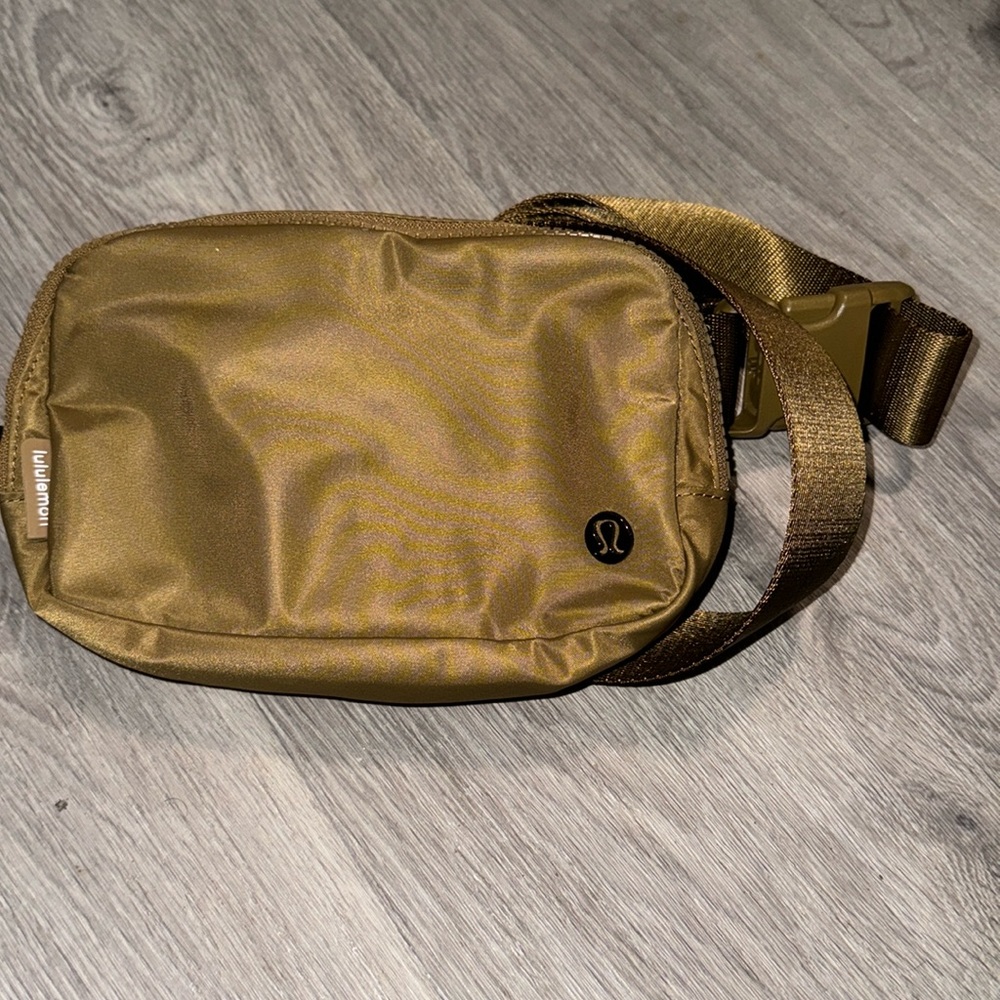 Lululemon Everywhere Belt Bag 1L